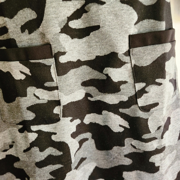 Papillon Sweatshirt Dress sz S NWT Black & Gray Camo - Picture 12 of 12